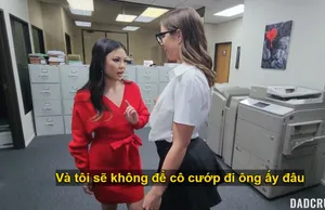 Đang chụp ảnh nude thì thằng em nó cửng to đùng