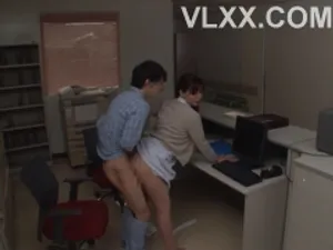 Nhìn thằng bạn đụ vợ mà sót hết cả buồi
