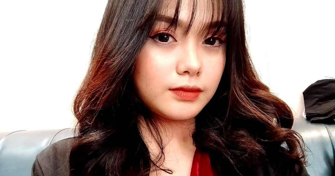 Ngậm miệng lại và ngoan ngoãn banh lồn ra